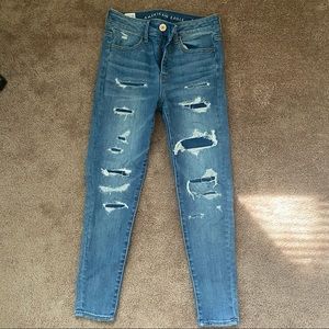 Great condition distressed AE jeggings